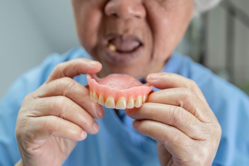 O que é prótese dentária